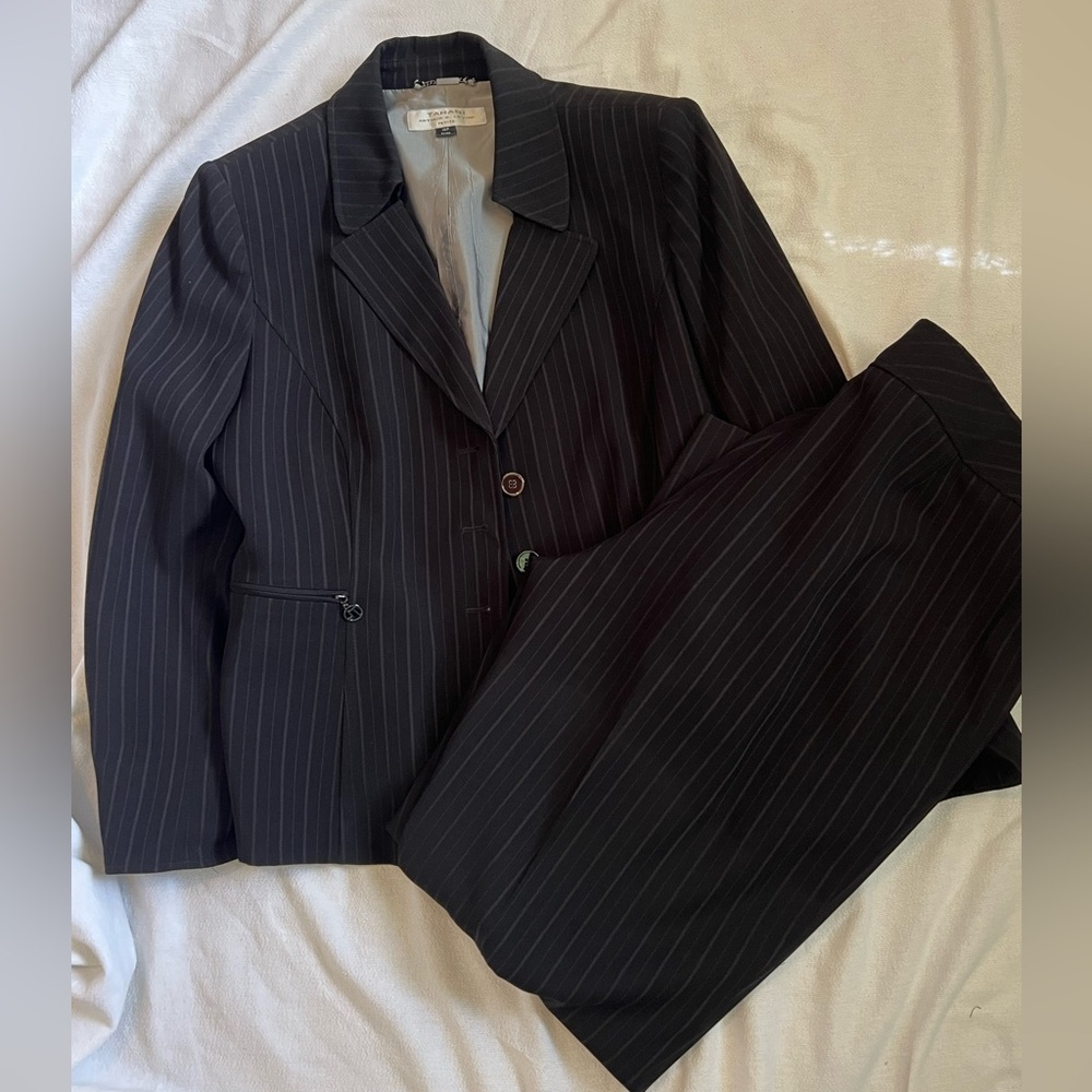 TAHARI ASL Ladies Petite Two Piece Pants Suit 16P